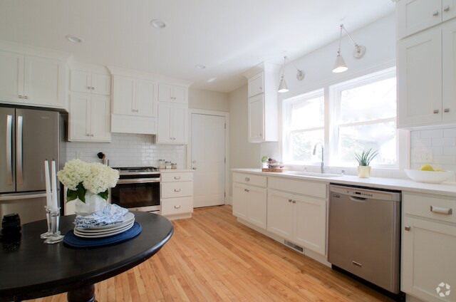 Building Photo - 1115 5th St NE Unit 1 Rental