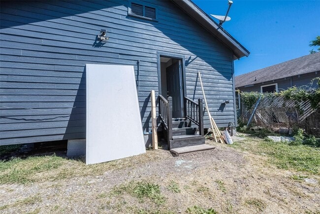 Photo - 4704 Farmer St