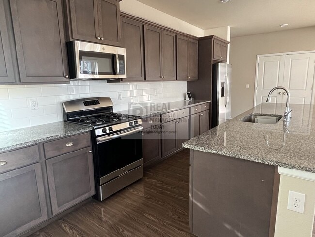 Photo - Spacious 5 Bedroom Home In Lacey!!