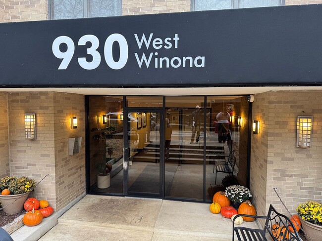 Building Photo - 930 W. Winona