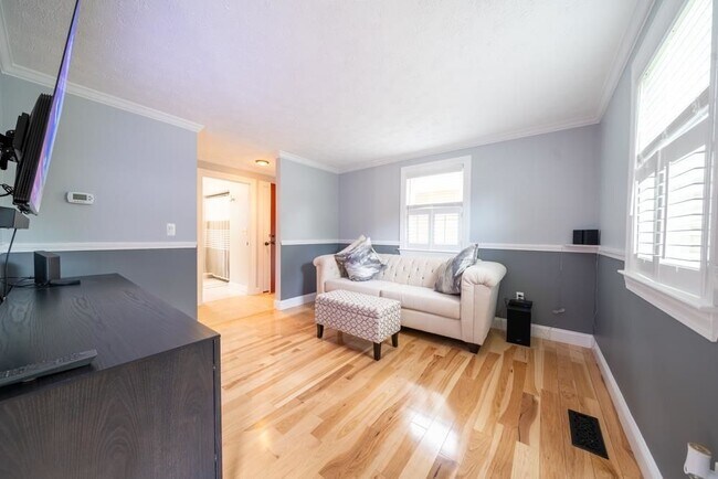 Photo - 246 Winding Pond Rd