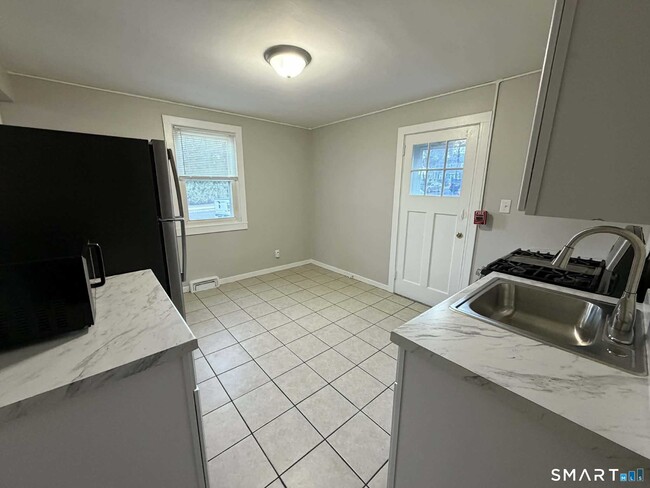 Photo - 27 New Hampshire Dr