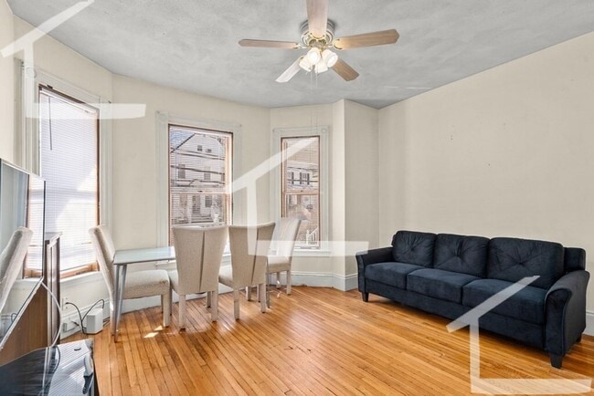 Building Photo - Huge one bed one bath in Brighton...