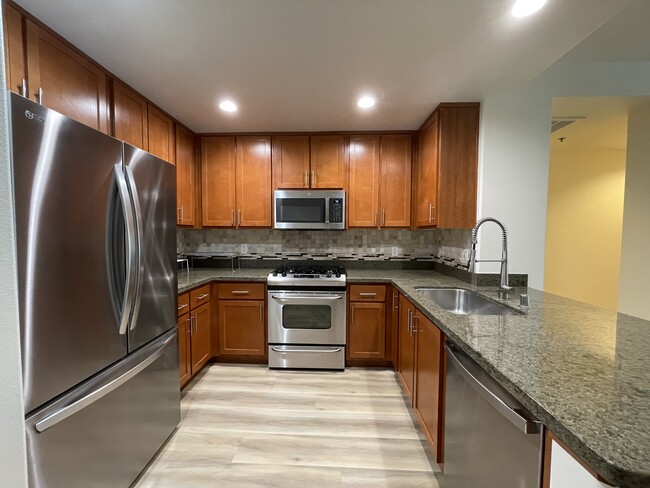 Building Photo - 423 7th St Unit 704