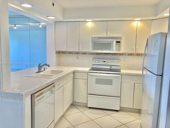 Photo - 2555 Collins Ave Unit 1707