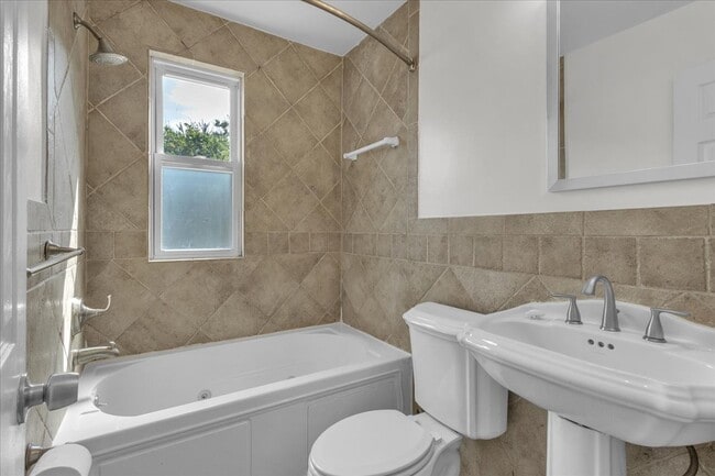 1193 46th Pl SE