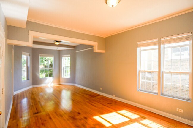 Photo - 3525 W Dickens Ave Unit 2