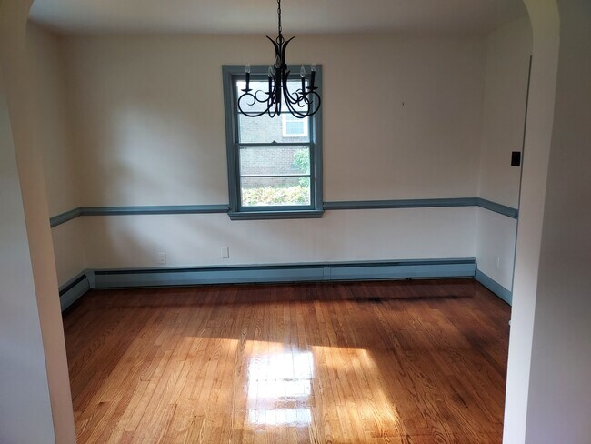 Photo - 8406 Colebrook Rd