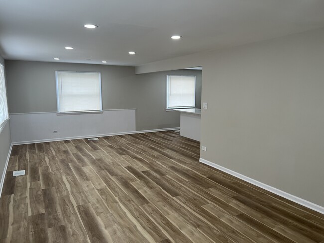 Photo - 4813 W 102nd St