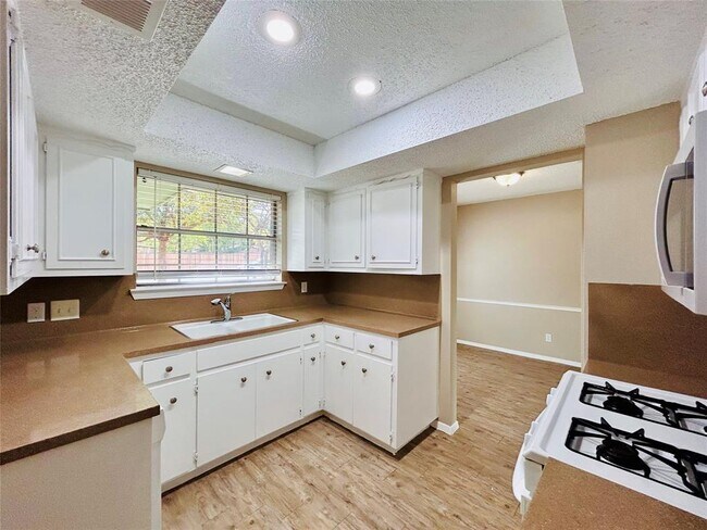 Photo - 1508 Thornridge Rd
