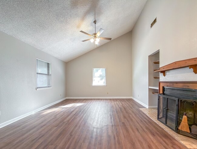 Photo - 1556 Twin Lakes Cir
