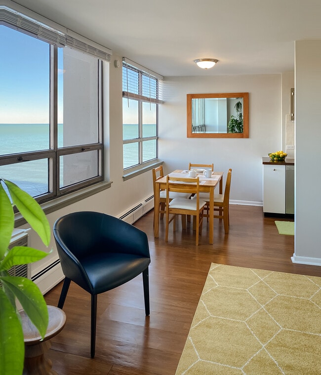 Building Photo - 6171 N Sheridan Rd Unit 505