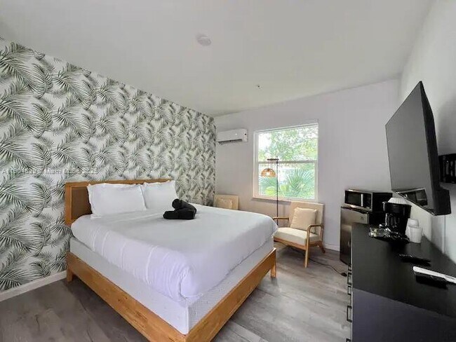 Photo - 1020 N Riverside Dr Unidad 11