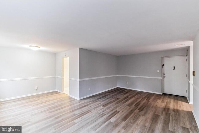 Building Photo - 750 S Dickerson St Unit 104