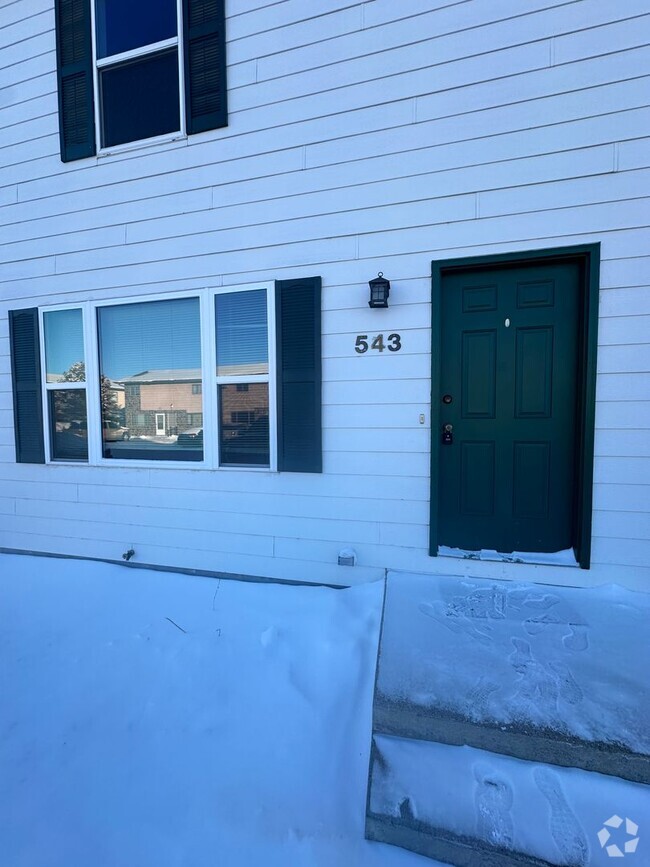 Building Photo - Newly updated townhome, located close to R...