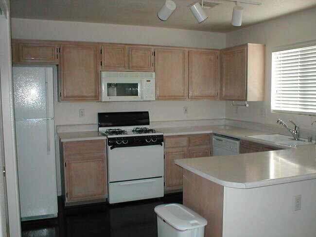 Photo - 628 Rolling Valley Way