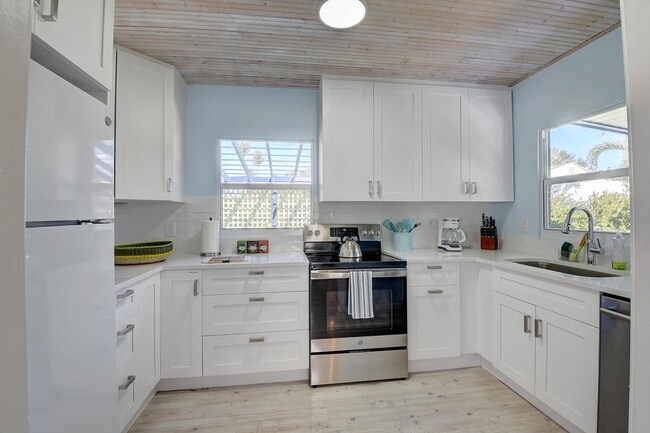 Building Photo - 212 SW 1st Ave