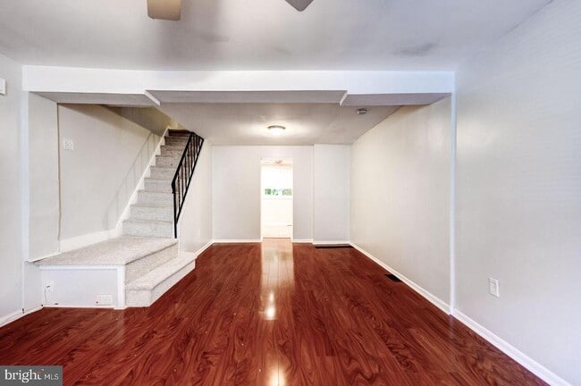 Photo - 4442 Baker St