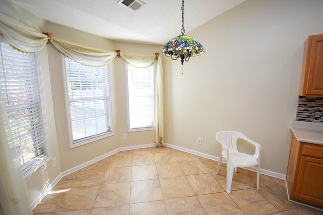 Photo - 717 W Perry Rd