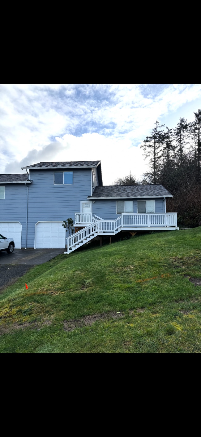 Building Photo - 5446 NW Rhododendron St