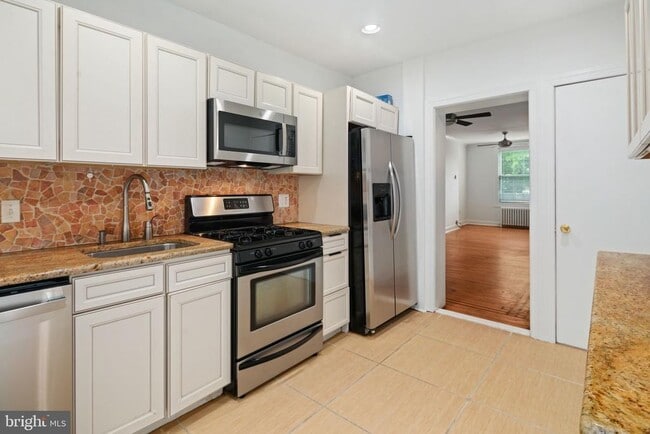 Photo - 3881 Manor St