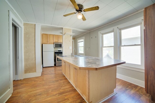 Photo - Knapp Duplex (2408/2410) Unit 2408