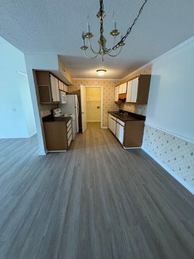 Photo - !!!! Promotion March 25th - 31st  200.00 off  First months (April) Rent Only!!!