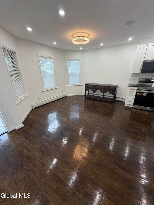 885 Yorkston St Unit 2