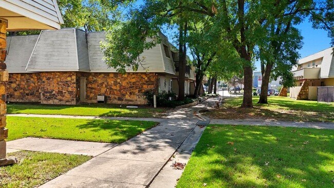 Building Photo - 6619 S Zunis Ave Unit 2806