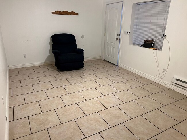 Photo - College Ave - 163 Unidad 163 - Basement