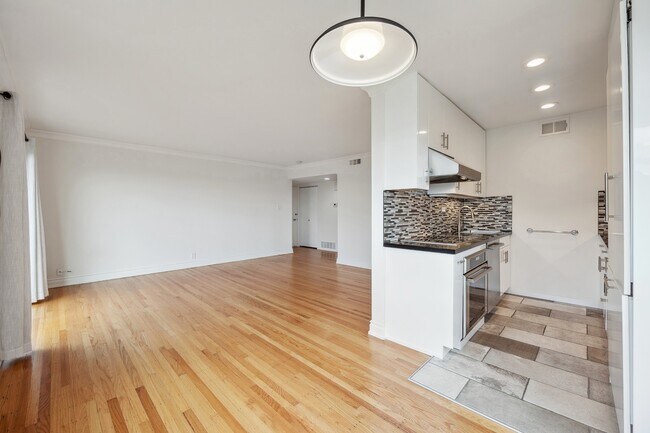 Photo - 2121 Laguna St Unit 25