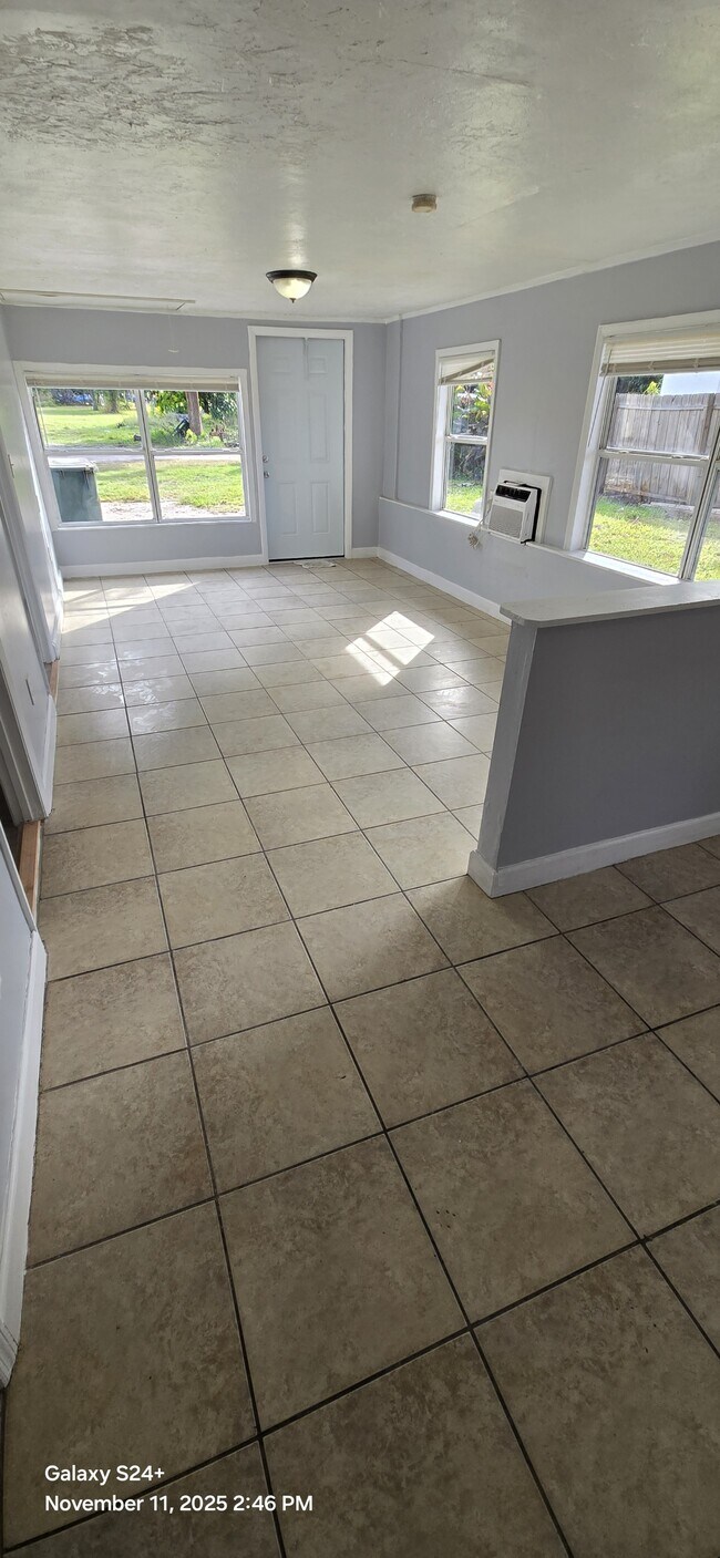 Photo - 5202 16th St E