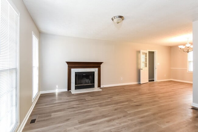 Photo - 6390 Queens Rd