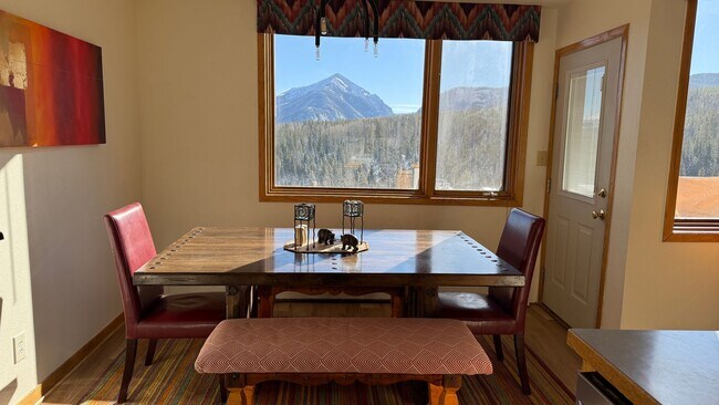 Photo - Light Bright 2 BDR plus Loft 3BATH Silvert... Unit D  426