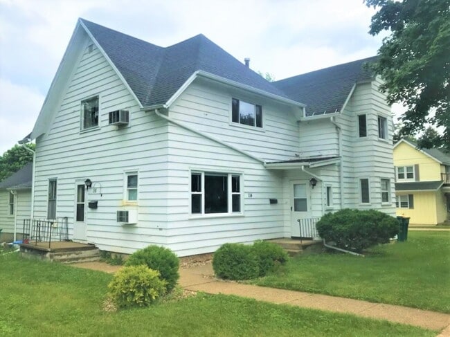 Building Photo - 116 N 2nd St