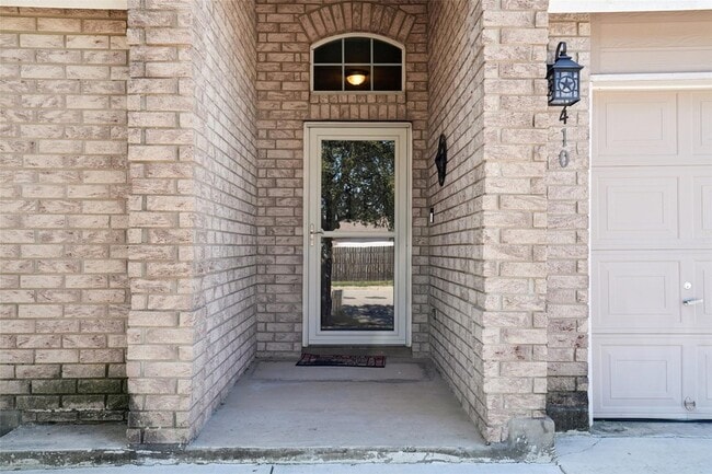 Photo - 410 S Water Ln