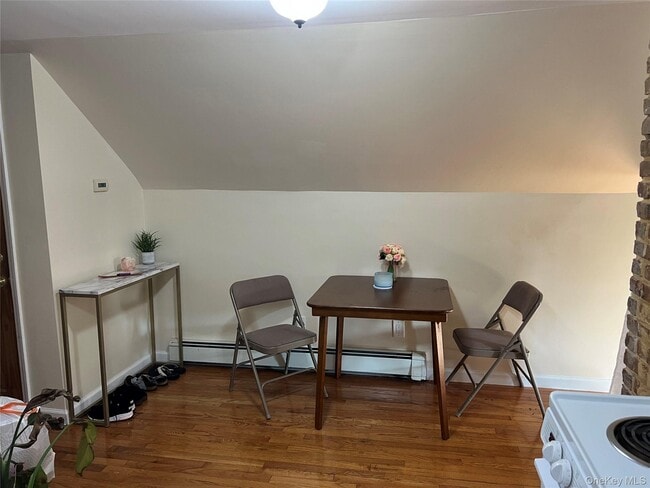 Photo - 723 W Broadway