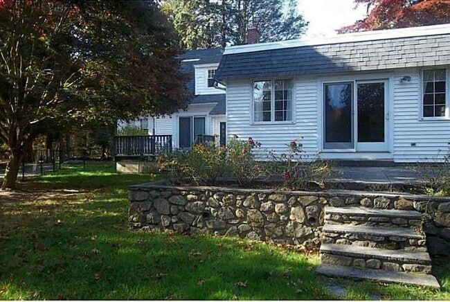 Building Photo - 169 Narrow Ln