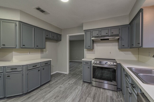 Photo - 16911 Summit Oaks Ln