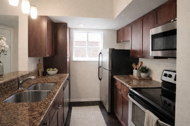 Photo - Beautiful Remodeled 2/1 Condo x Rent @ Villa Medici close to Theme Parks! Unit 1321