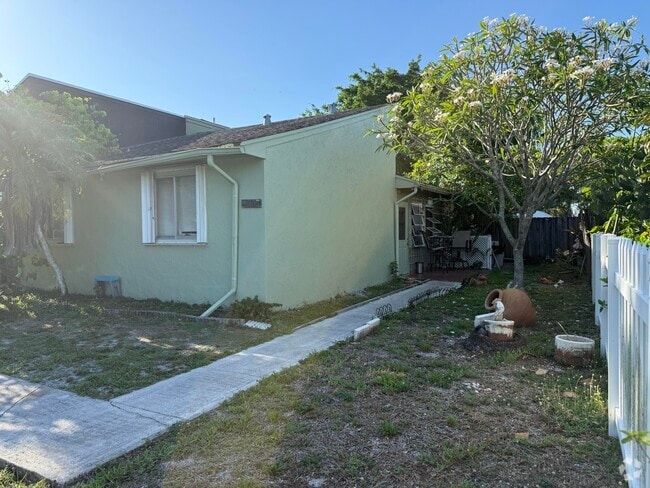 Building Photo - 4565 NW 3rd Dr Rental