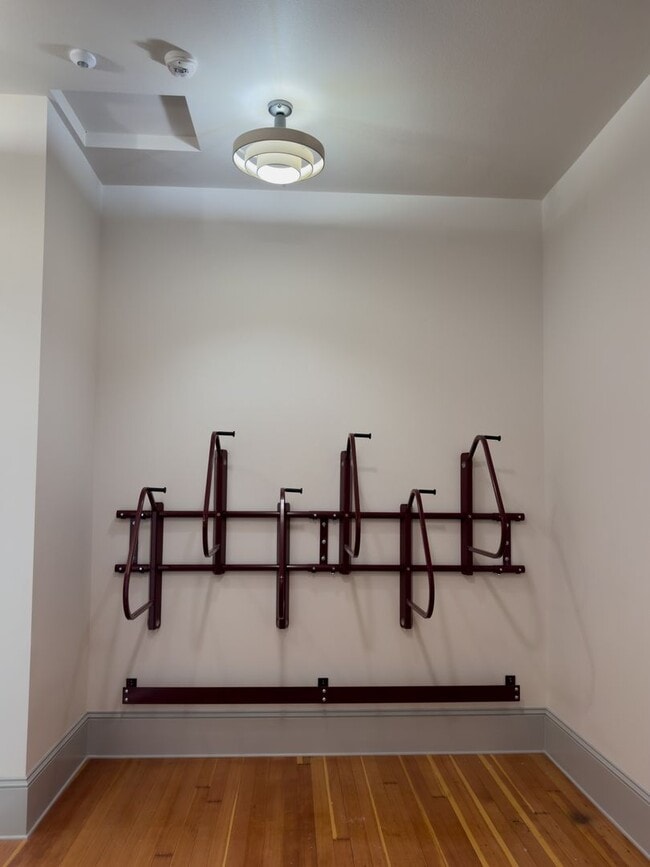 Photo - NEWLY RENOVATED DOWNTOWN SALEM ONE BEDROOM Unit 455-204