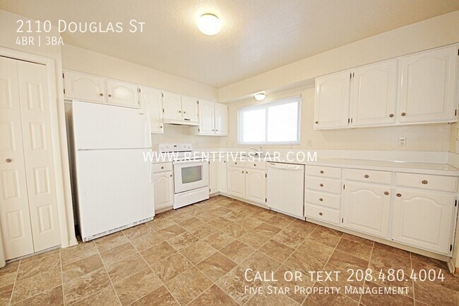 Photo - 2110 Douglas St