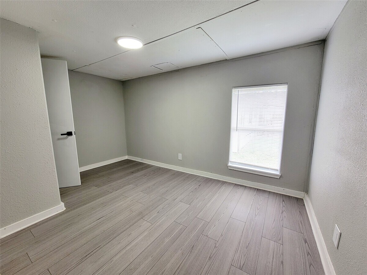 Photo - 312 Paddock St