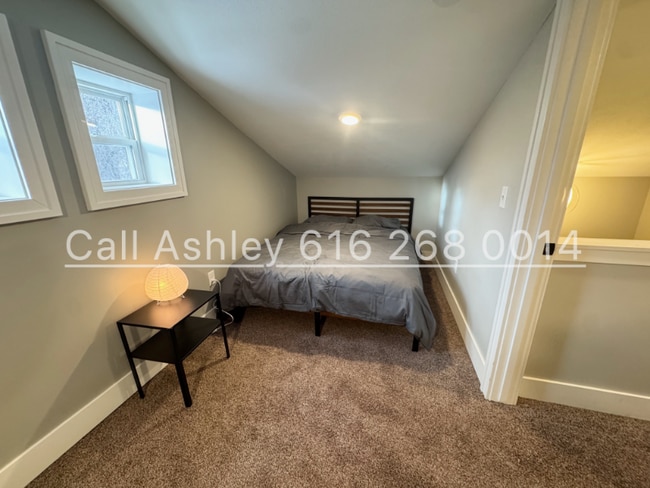 Photo - 1032 Logan St SE