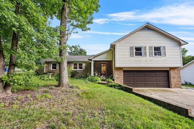 Building Photo - Spacious 4-Bedroom Home with Fenced Yard in Hampton Woods