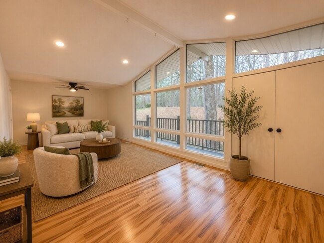Photo - 323 Forrest Glen Rd