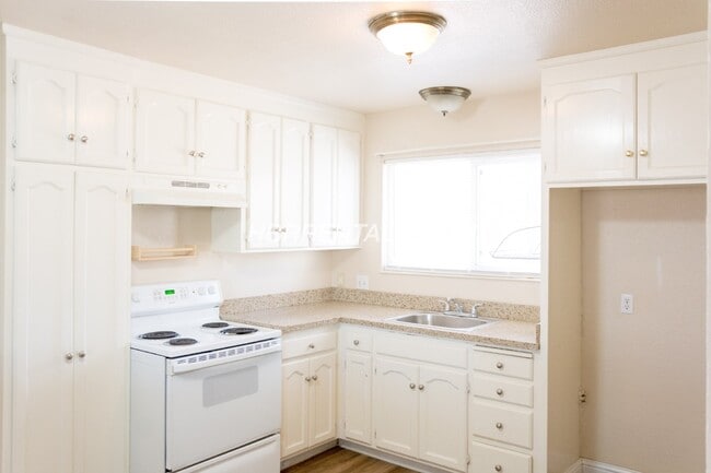 Photo - Tracy Rental Available for Move in!!