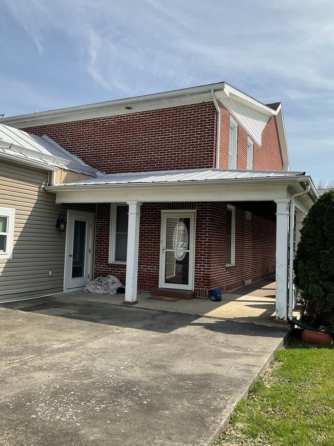 112 W Main St