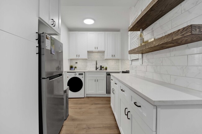 Photo - 1851 W Dickens Ave Unit 1F